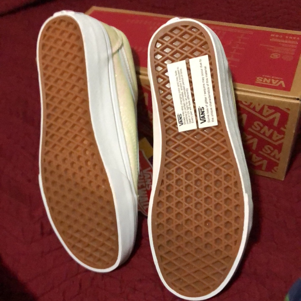 New Authentic Vans Woman’s Shoe - Picture 7 of 10